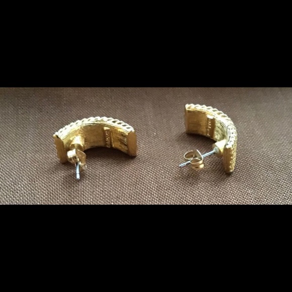 Vintage Monet half hoop gold earrings. - Picture 4 of 4